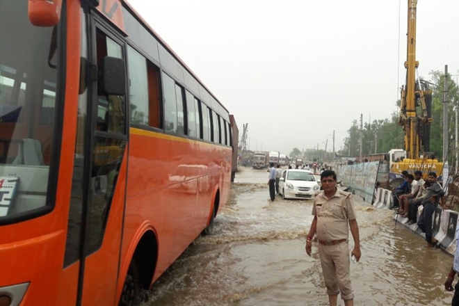 rainhitsnormallifeinmumbaibengalurugurgaon